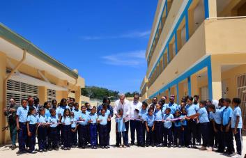Abinader inaugura centro educativo en Enriquillo que beneficiará a más 560 estudiantes
