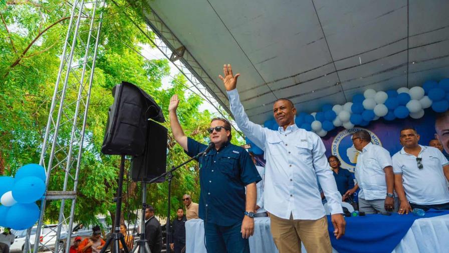 Paliza juramenta en el PRM a director municipal de Canoa, Barahona Paliza juramenta en el PRM a director municipal de Canoa, Barahona