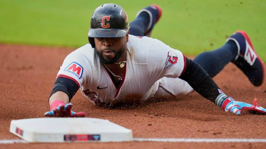 Carlos Santana llega a un acuerdo con Chicago Cubs por el resto de 2025