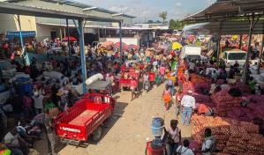 Comerciantes denuncian despojo de dinero en el mercado fronterizo por parte de policía municipales