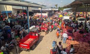 Comerciantes denuncian despojo de dinero en el mercado fronterizo por parte de policía municipales