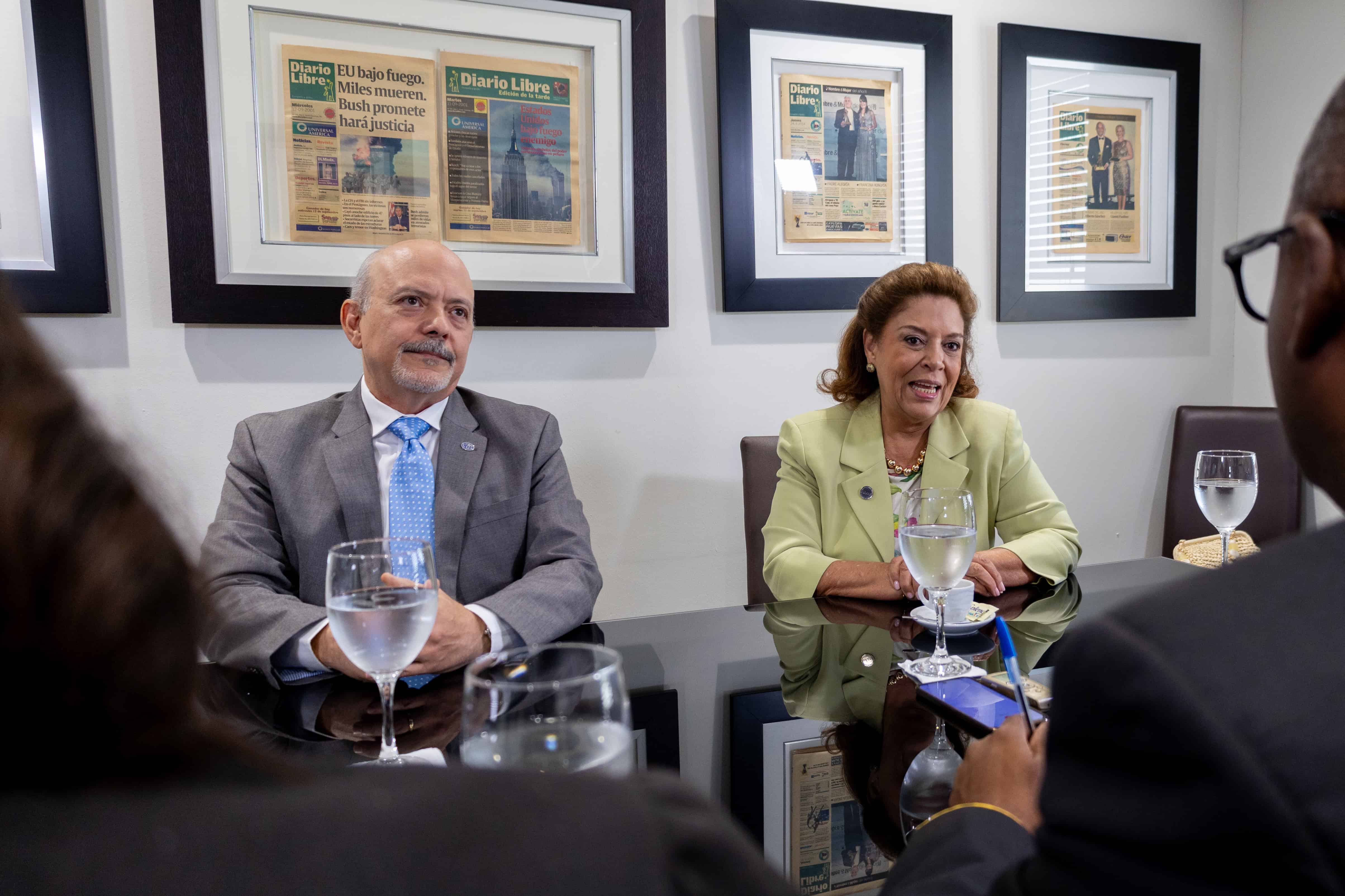 El directro del Dermatologico y la presisdenta del Patronatro contra la Lepra participaron el Diálogo Libre. 
