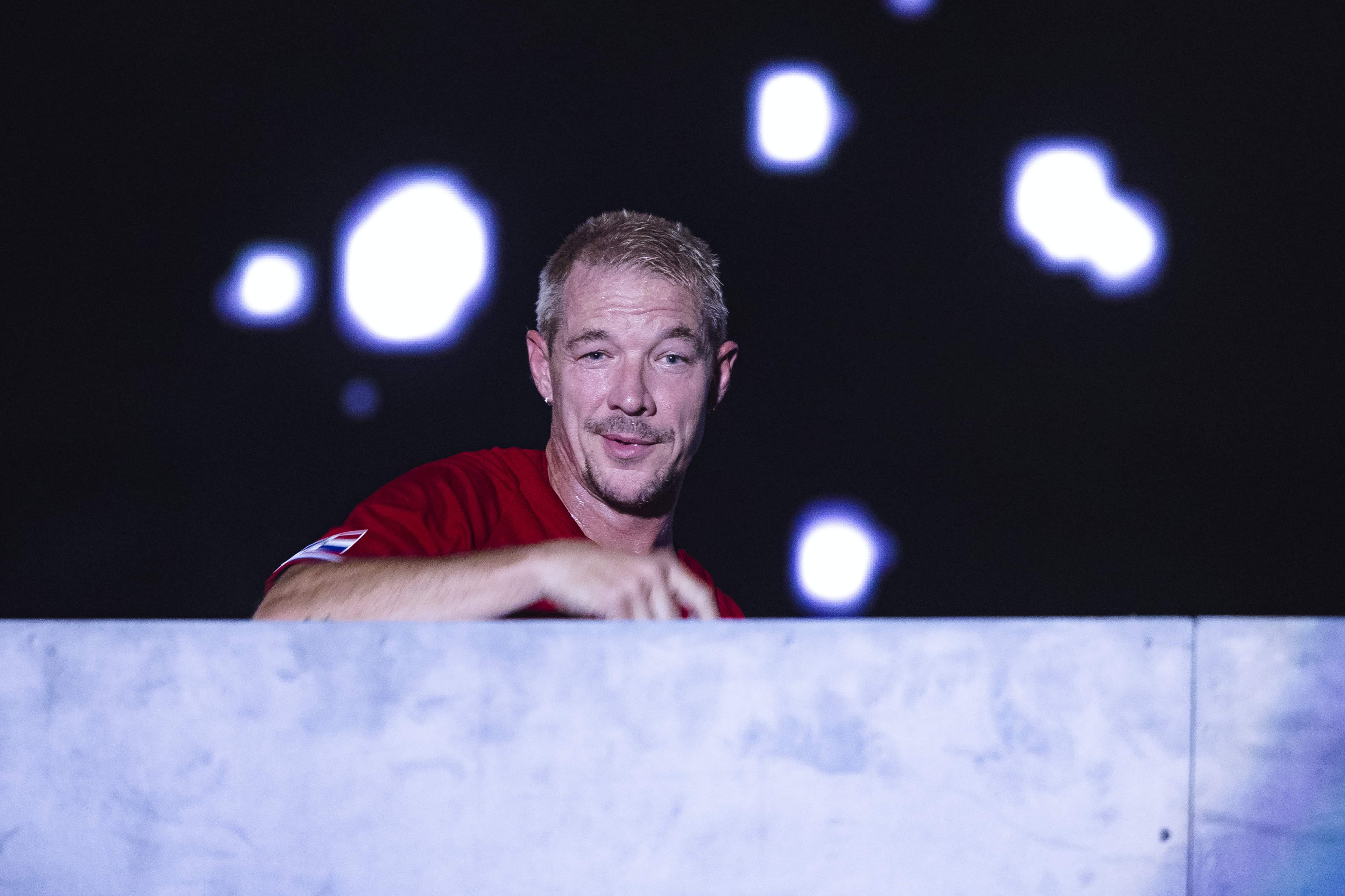 El dj Diplo hizo un tributo al dembow dominicano y lució una camiseta con la bandera nacional.