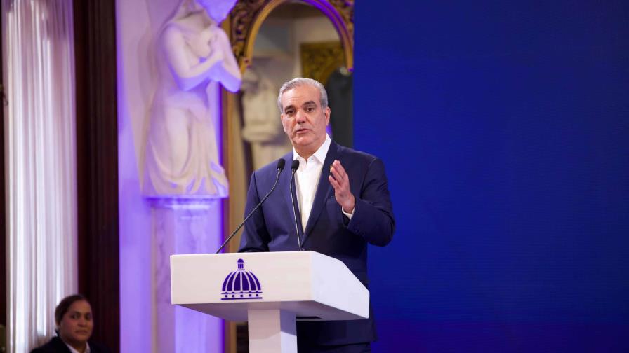 Abinader dice espera que el Senado le envíe la ley de residuos sólidos