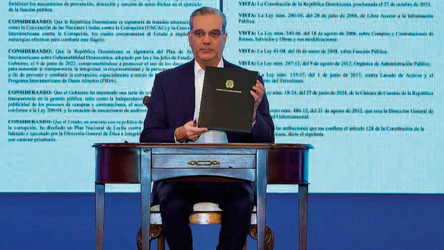 Abinader ha creado al menos 49 comisiones durante su mandato Abinader ha creado al menos 49 comisiones durante su mandato