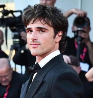 Jacob Elordi se emociona hasta las lágrimas en el Festival de Venecia
