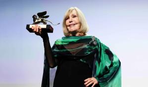 La legendaria actriz Kim Novak recibe el León de Oro veneciano: Debemos salvar las democracias