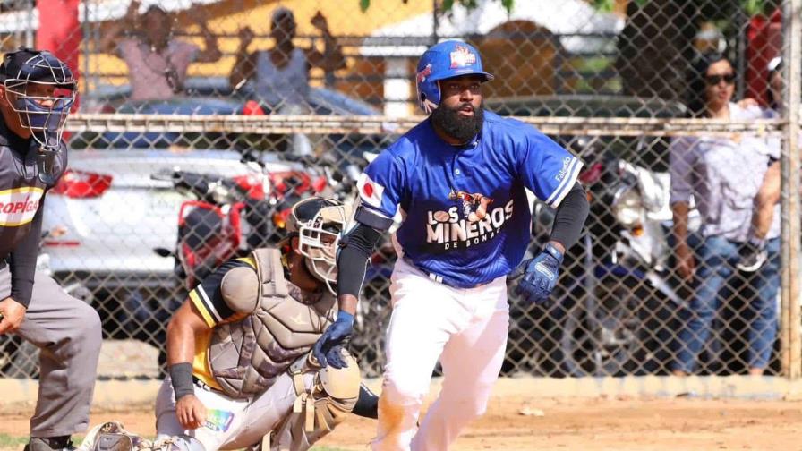 Granjeros y Reales aseguran su boleto a la ronda semifinal de la Liga de Béisbol de Verano Granjeros y Reales aseguran su boleto a la ronda semifinal de la Liga de Béisbol de Verano