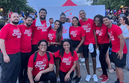 Más de 200 personas llenaron de salsa casino el parque Eugenio María de Hostos