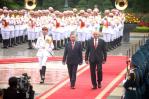Vietnam entrega a Cuba 15 millones de dólares reunidos en una campaña de donación nacional