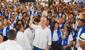Abinader encabeza graduación de 1,200 jóvenes del programa Oportunidad 14-24 en la región sur
