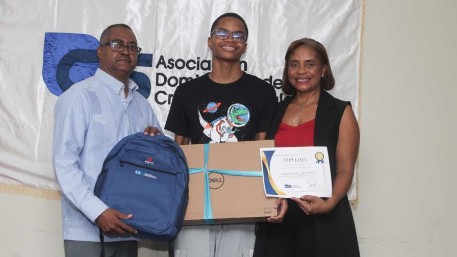 Asociación Dominicana de Cronistas Sociales hace entrega de Premio Excelencia Estudiantil 2025