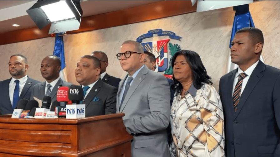 Diputados de oposición someten proyecto para interpelar a Celso Marranzini por los apagones Diputados de oposición someten proyecto para interpelar a Celso Marranzini por los apagones
