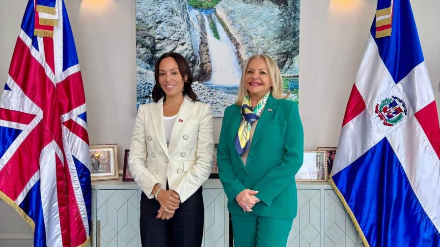 Dos mujeres encabezan las embajadas de Haití y RD ante la Corte de St James