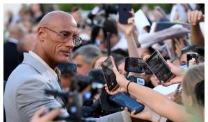 Dwayne Johnson, La Roca, rompe en llanto tras ovación de 15 minutos por The Smashing Machine