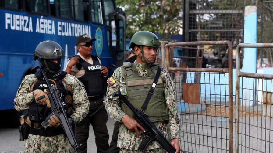 Presidente de Ecuador cambia a jefes militares para fortalecer la guerra contra el narco Presidente de Ecuador cambia a jefes militares para fortalecer la guerra contra el narco
