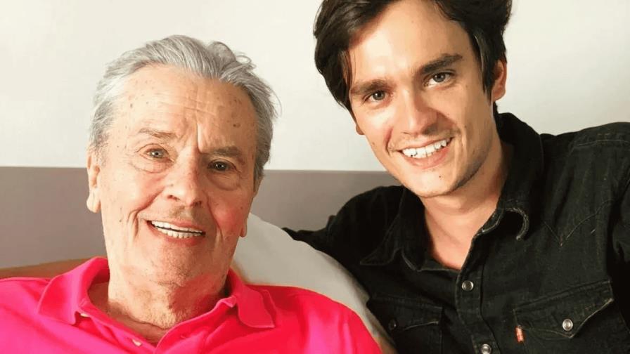 El hijo pequeño de Alain Delon pide la anulación del testamento del fallecido actor