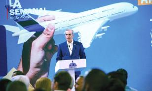 El presidente resalta la conectividad aérea que ha logrado el país