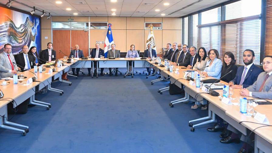 El FMI se reúne con funcionarios para pasar balance a la economía del país El FMI se reúne con funcionarios para pasar balance a la economía del país