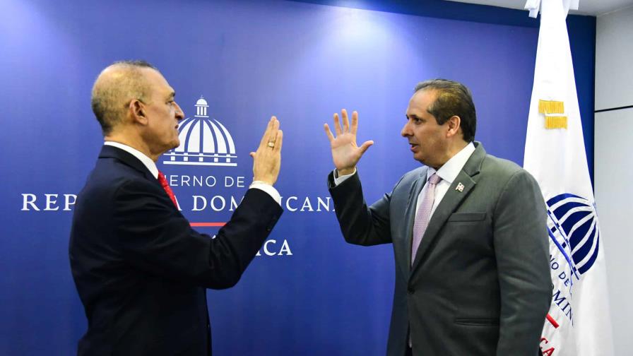 Juramentan a José Luis López Pérez como nuevo director de PromeseCal Juramentan a José Luis López Pérez como nuevo director de PromeseCal