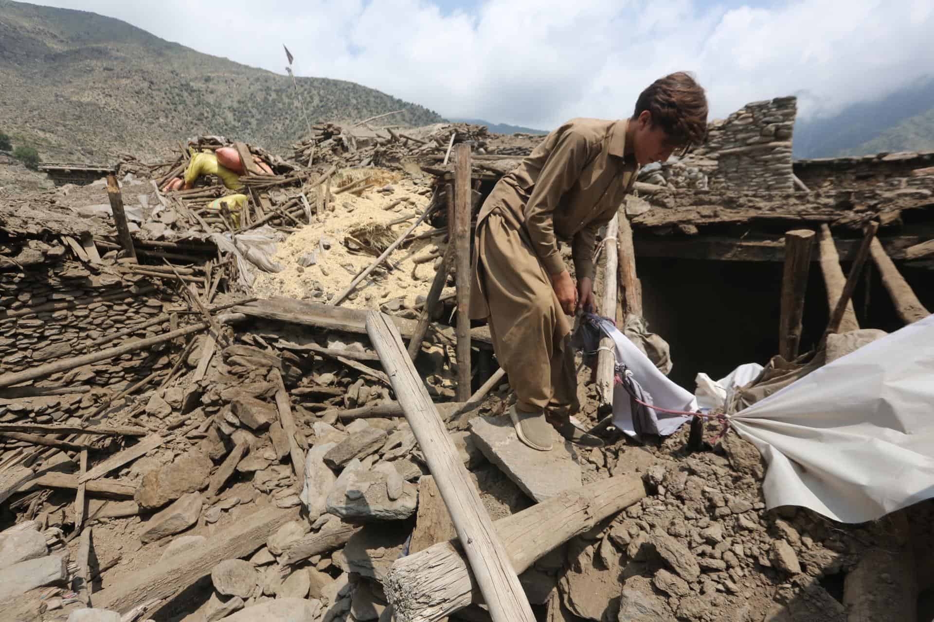 La cifra de muertos por el terremoto en Afganistán ya supera los 1,400 y más de 3,000 heridos