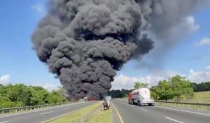 Se incendia camión tanquero de combustible en la Circunvalación Santo Domingo
