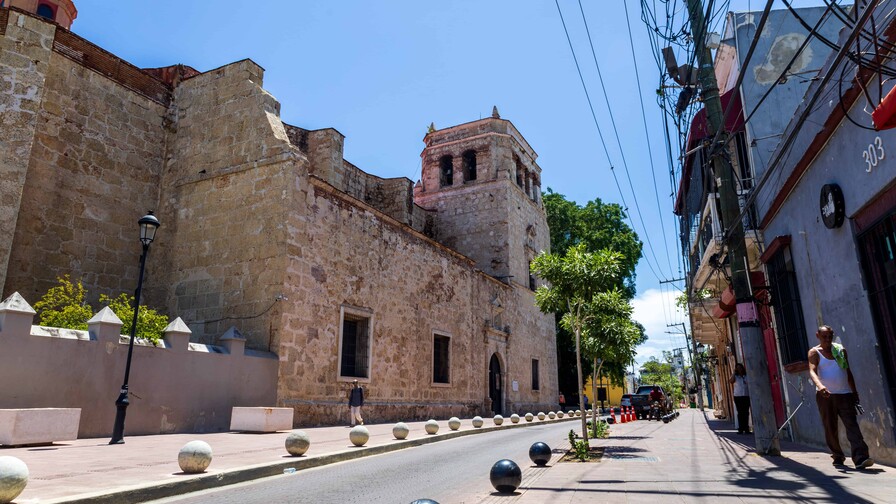 Desde el lunes limitarán el tránsito entre Meriño, Padre Billini y Las Damas en la Zona Colonial Desde el lunes limitarán el tránsito entre Meriño, Padre Billini y Las Damas en la Zona Colonial