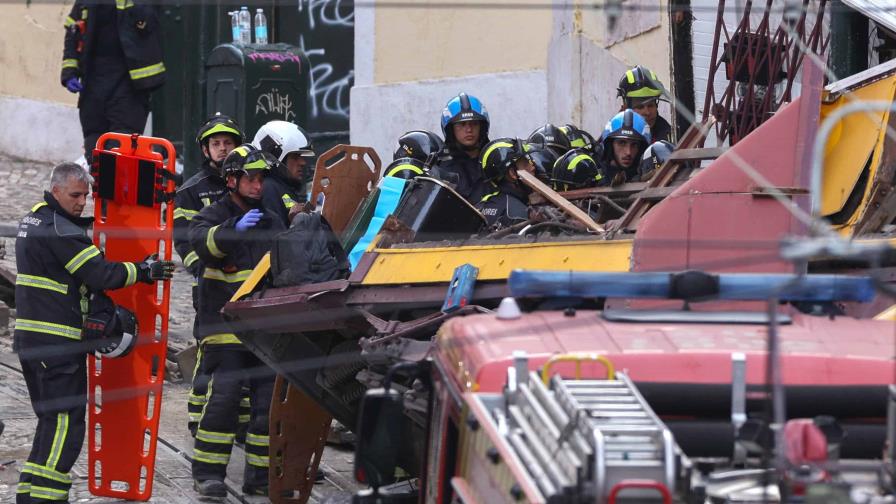 Al menos 15 muertos y 18 heridos en el descarrilamiento de un funicular en Lisboa Al menos 15 muertos y 18 heridos en el descarrilamiento de un funicular en Lisboa