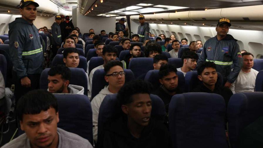Tribunal dictamina que Trump no puede usar la Ley de Enemigos Extranjeros en deportaciones