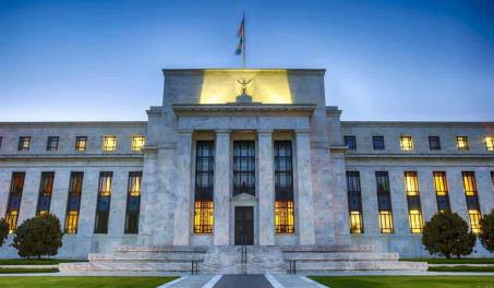 Trump vuelve a pedir a la Fed bajar tipos de inter&eacute;s en la v&iacute;spera de su reuni&oacute;n monetaria