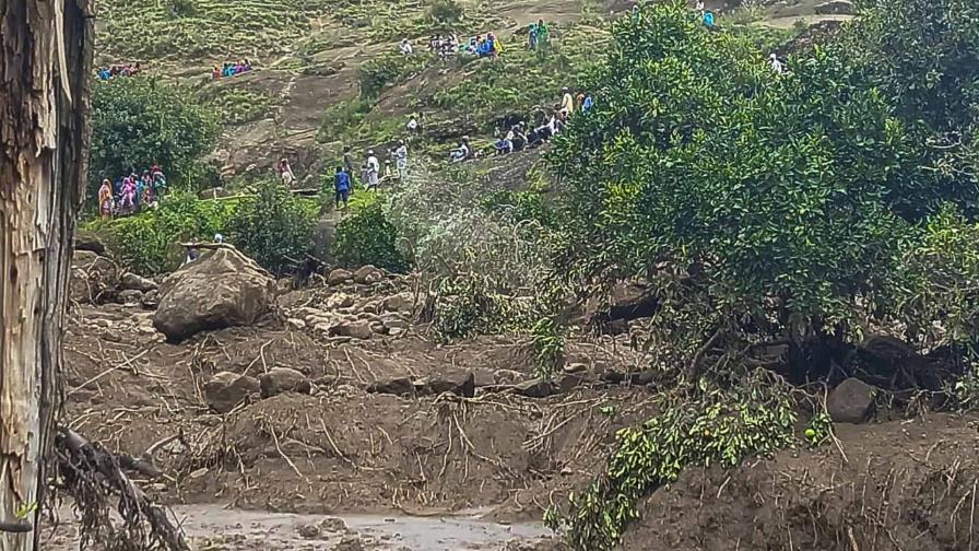 Un centenar de cadáveres recuperados tras deslizamiento de tierra en una aldea en Sudán Un centenar de cadáveres recuperados tras deslizamiento de tierra en una aldea en Sudán