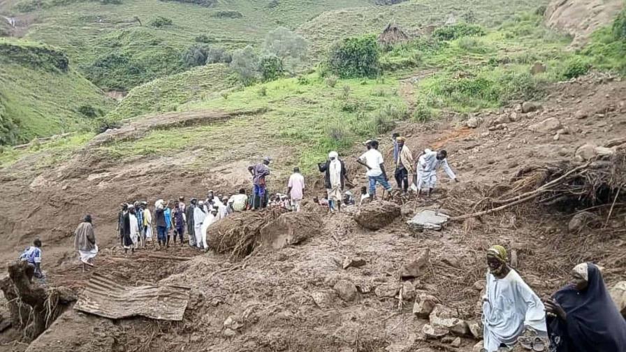 Recuperan 100 cadáveres de víctimas del deslizamiento que arrasó una aldea entera en Sudán