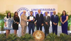 Mescyt entrega 27 becas nacionales a estudiantes de Universidad INCE en carreras STEAM