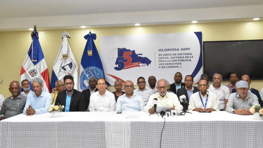 ADP y Faprouasd piden a Abinader retirar proyecto fusionaría el Minerd y la Mescyt ADP y Faprouasd piden a Abinader retirar proyecto fusionaría el Minerd y la Mescyt