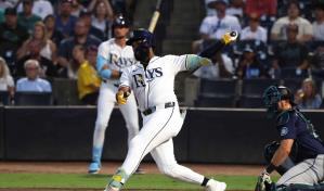 Junior Caminero alcanza 40 jonrones y 100 empujadas, guía victoria de los Rays sobre los Marineros