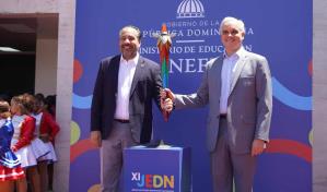 Ministro de Educación encabeza encendido de antorcha Juegos Escolares Deportivos Nacionales 2025