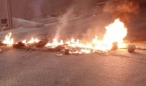 Queman gomas en Villa Aura en protesta por los apagones