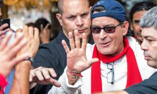 Charlie Sheen cumple 60 años: de estrella de Hollywood a vida marcada por excesos y resurgimientos