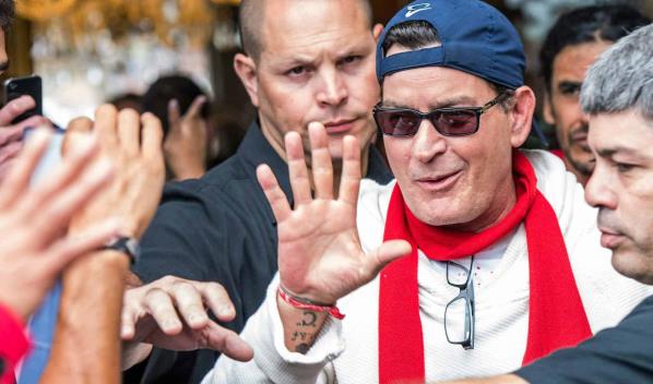 Los actores Charlie Sheen y su padre, Martin Sheen, protagonizar&aacute;n la serie Happy Jack