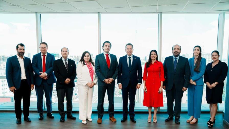 Misión del FMI se reúne con el ministro Ito Bisonó para dar seguimiento a avances económicos