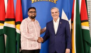 Luis Abinader felicita al presidente de Guyana Irfaan Ali por su triunfo en las elecciones