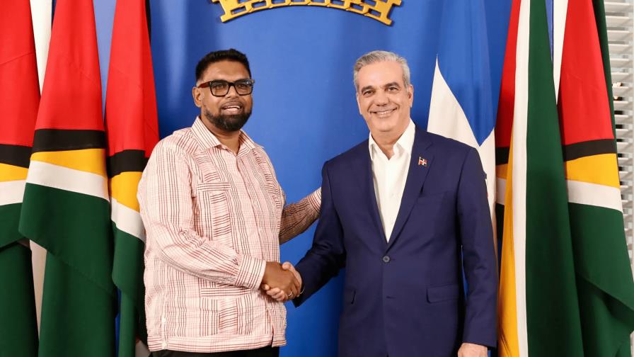 Luis Abinader felicita al presidente de Guyana Irfaan Ali por su triunfo en las elecciones