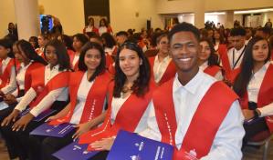 Ministerio de Educación gradúa a 300 estudiantes en diplomado "Yo Emprendedor 2025"