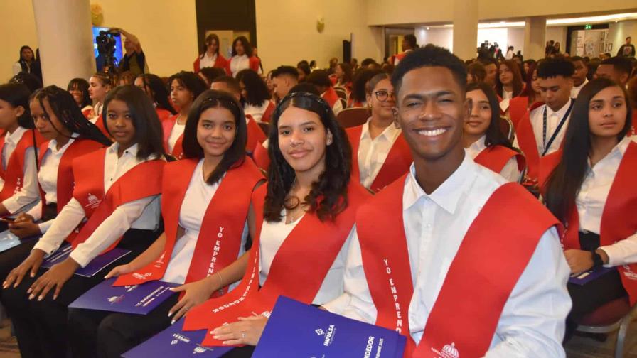 Ministerio de Educación gradúa a 300 estudiantes en diplomado “Yo Emprendedor 2025”