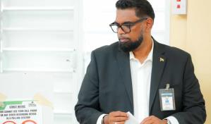 Ali, el presidente reelecto de Guyana que capitaliza el petróleo y la soberanía