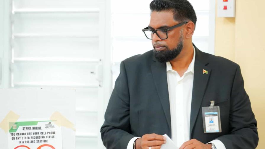 Ali, el presidente reelecto de Guyana que capitaliza el petróleo y la soberanía