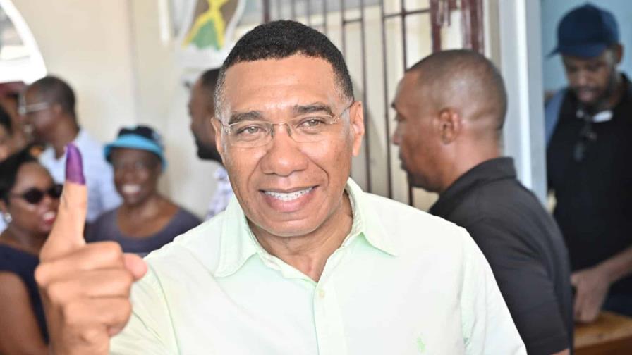 Partido gobernante gana las elecciones en Jamaica