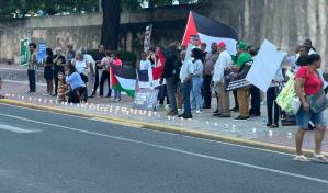 Encienden velas en el  Parque Independencia en solidaridad con Palestina