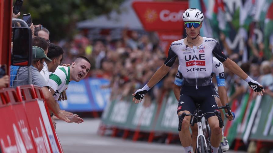 Juan Ayuso gana la 12ª etapa de la Vuelta a España, Vingegaard sigue líder Juan Ayuso gana la 12ª etapa de la Vuelta a España, Vingegaard sigue líder