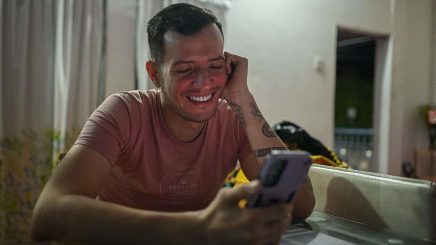 La promesa de amor de migrante venezolano truncada en la cárcel de Bukele